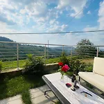 Lägenhet Casa Rafanelli Monforte dʼAlba