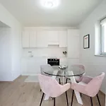 Casa Rafanelli - Monforte D'alba, Vineyard Views, Panoramic Garden, Ev Sation & Bike Storage Apartament Monforte dʼAlba