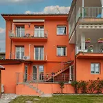 Apartament Casa Rafanelli - Monforte D'alba, Vineyard Views, Panoramic Garden, Ev Sation & Bike Storage *