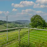 Casa Rafanelli - Monforte D'alba, Vineyard Views, Panoramic Garden, Ev Sation & Bike Storage Apartament Monforte dʼAlba