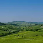 Casa Rafanelli - Monforte D'alba, Vineyard Views, Panoramic Garden, Ev Sation & Bike Storage