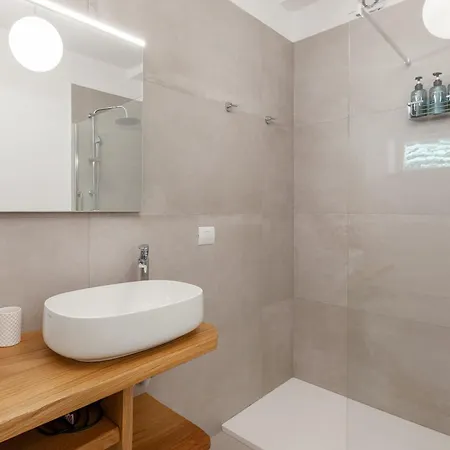 Casa Rafanelli - Monforte D'alba, Vineyard Views, Panoramic Garden, Ev Station & Bike Storage Apartamento