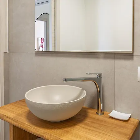 公寓 Casa Rafanelli - Monforte D'alba, Vineyard Views, Panoramic Garden, Ev Station & Bike Storage 蒙福特达尔巴