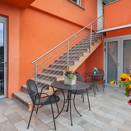 Casa Rafanelli - Monforte D'alba, Vineyard Views, Panoramic Garden, Ev Sation&bike Storage Apartment Monforte dʼAlba