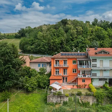 Casa Rafanelli - Monforte D'alba, Vineyard Views, Panoramic Garden, Ev Sation&bike Storage Apartment